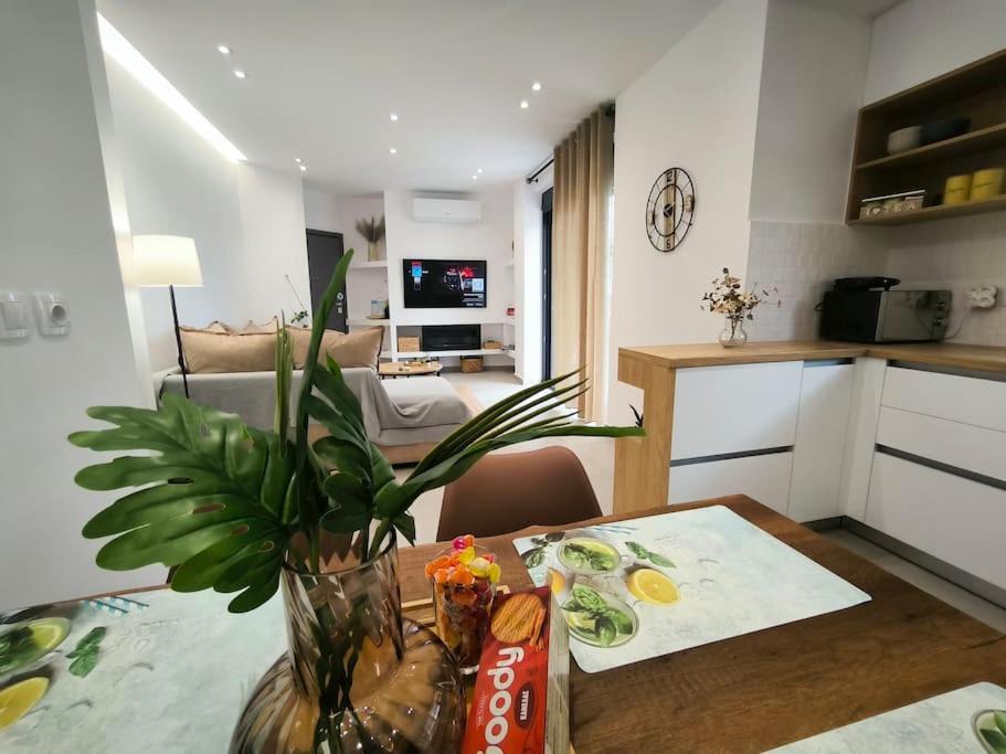 Floral Home 2 - 1St Floor Apt With Private Parking! Athens Luaran gambar