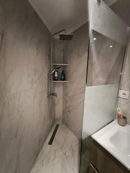 Floral Home 2 - 1St Floor Apt With Private Parking! Athens Luaran gambar
