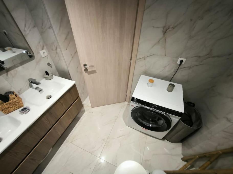 Floral Home 2 - 1St Floor Apt With Private Parking! Athens Luaran gambar