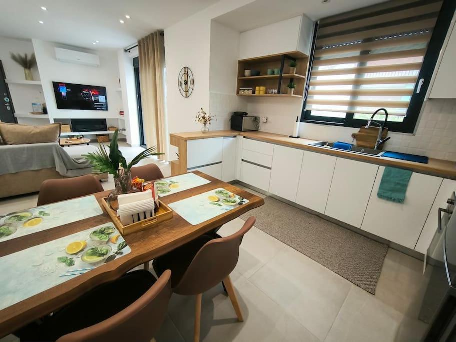 Floral Home 2 - 1St Floor Apt With Private Parking! Athens Luaran gambar