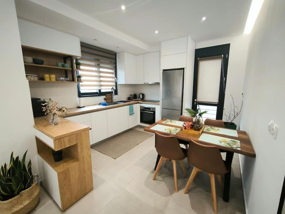 Floral Home 2 - 1St Floor Apt With Private Parking! Athens Luaran gambar